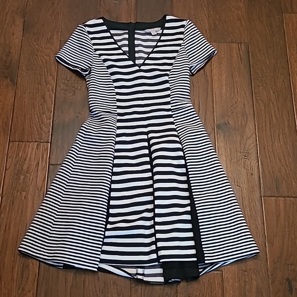 💥3for$12💥 Banana Republic women's striped dress with flared skirt size 4